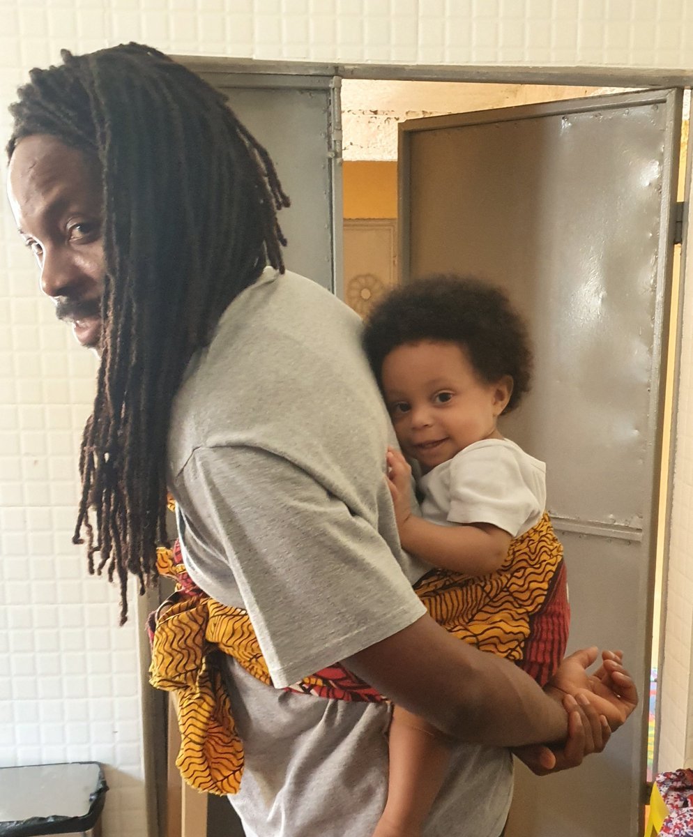 #Workfromhome The New Normal - COVID19 Lockdown: Sierra Leone 'role model' Education Minister David Moinina Sengeh being praised for carries baby girl and holds Zoom meeting...