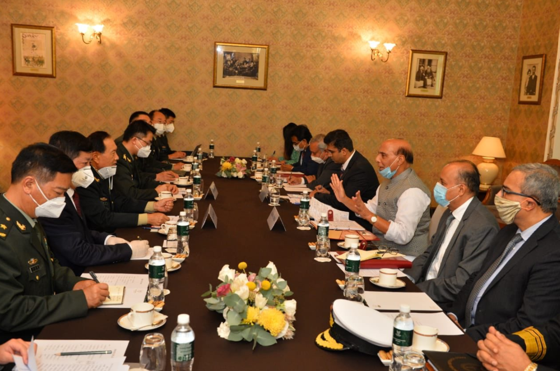 Defence Minister Rajnath Singh meets China Defence Minister In Moscow