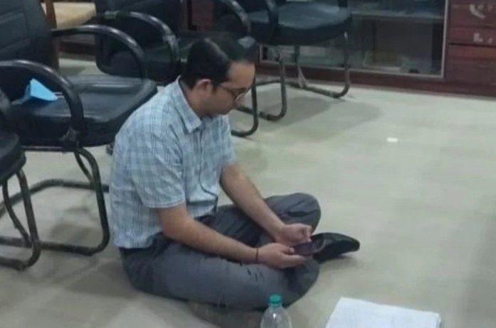 SDM Vineet Upadhyay suspended after he protests at Pratapgarh DM Rupesh Kumar residence