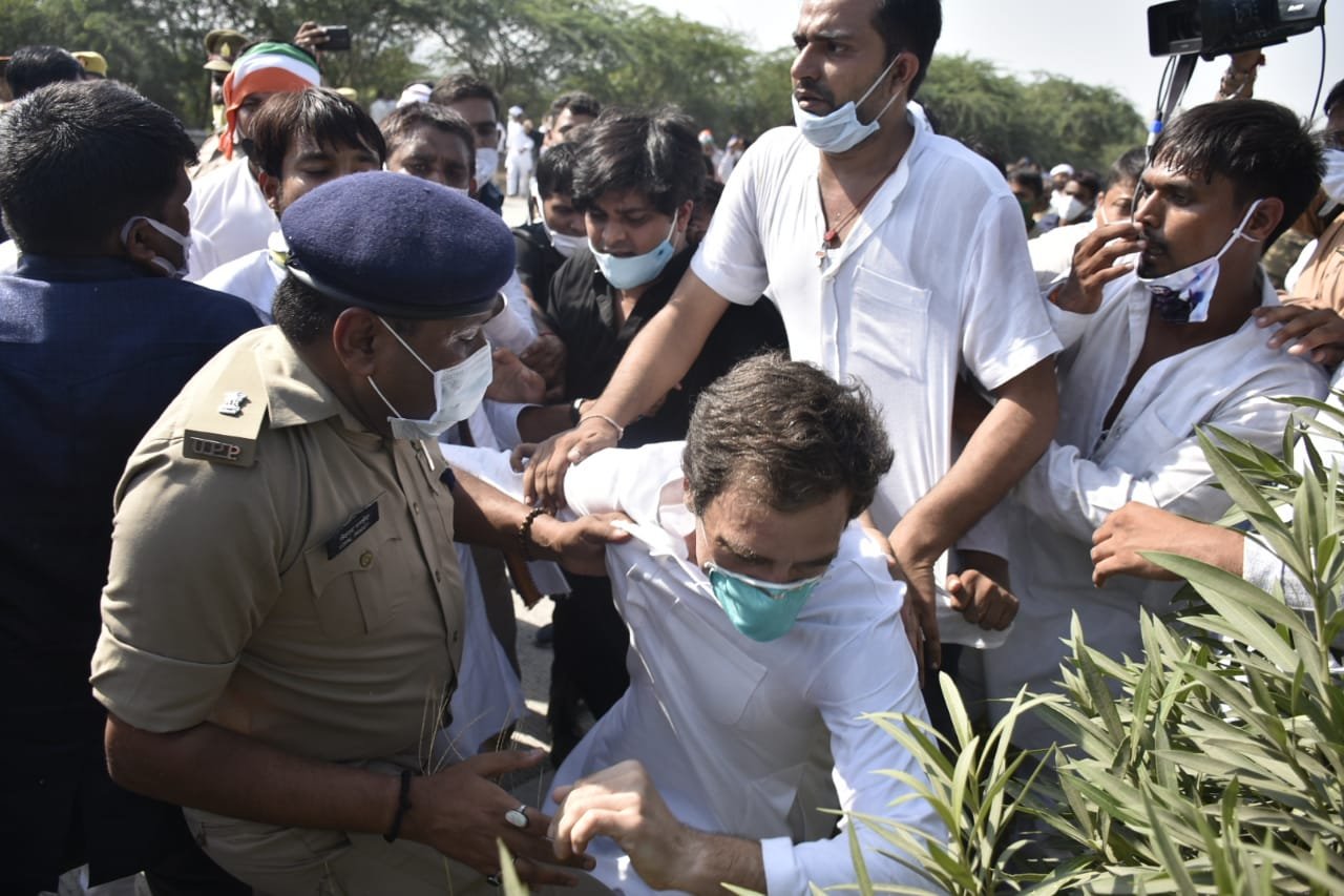 Rahul Gandhi, Priyanka Gandhi Vadra & senior Congress leaders have been arrested by the UP police