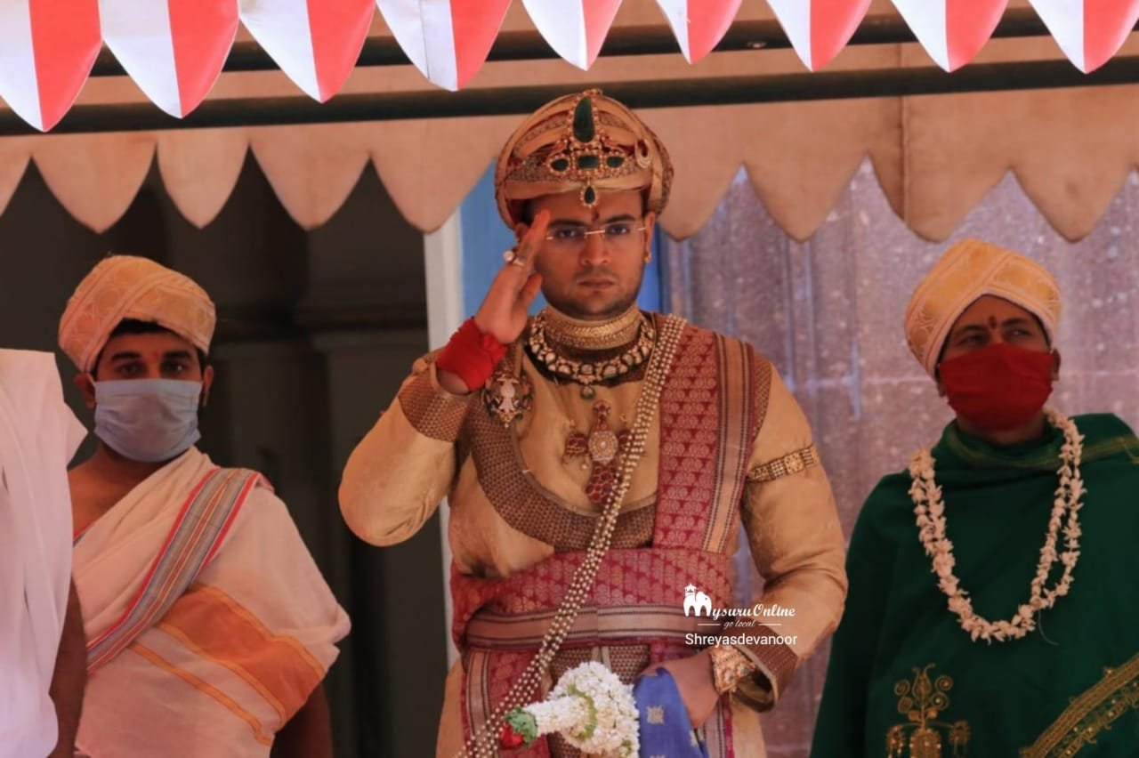 Maharaja Yaduveer Wadiyar Performs 'Ayudha Pooja' in Mysuru Palace