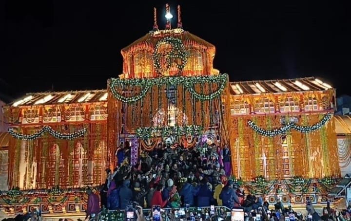 Badrinath-Temple-Temple closes for winter break