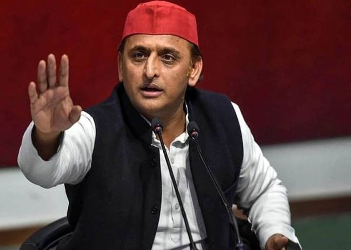 Akhilesh accuses 4 officials of working for BJP, seeks their removal