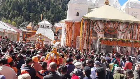 Portals of Gangotri shrine closed for winters
