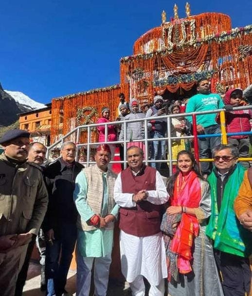 RIL Chairman Mukesh Ambani Pays Visit to Kedarnath & Badrinath