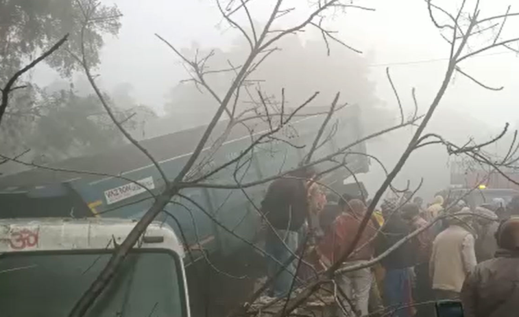 Raebareli Road Accident: रायबरेली में दर्दनाक हादसा, बेकाबू डंपर ने नहर किनारे बैठे लोगों को रौंदा, तीन से ज्यादा लोगों की मौत
