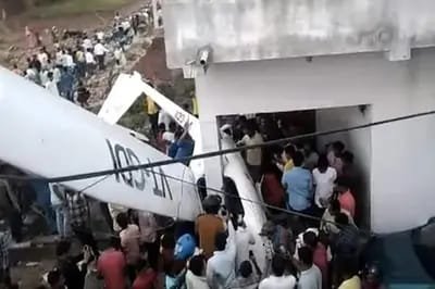 Glider during flight in Dhanbad collided with a house while being uncontrollable, pilot and passenger severely injured