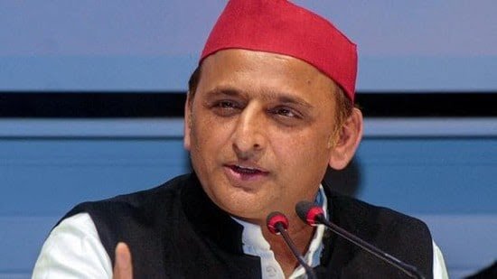SP in Turmoil, Akhilesh Stuck in a Bad Situation
