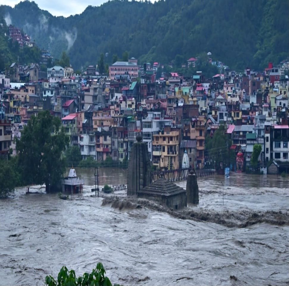 PM Modi Speaks With Himachal, Uttarakhand CMs