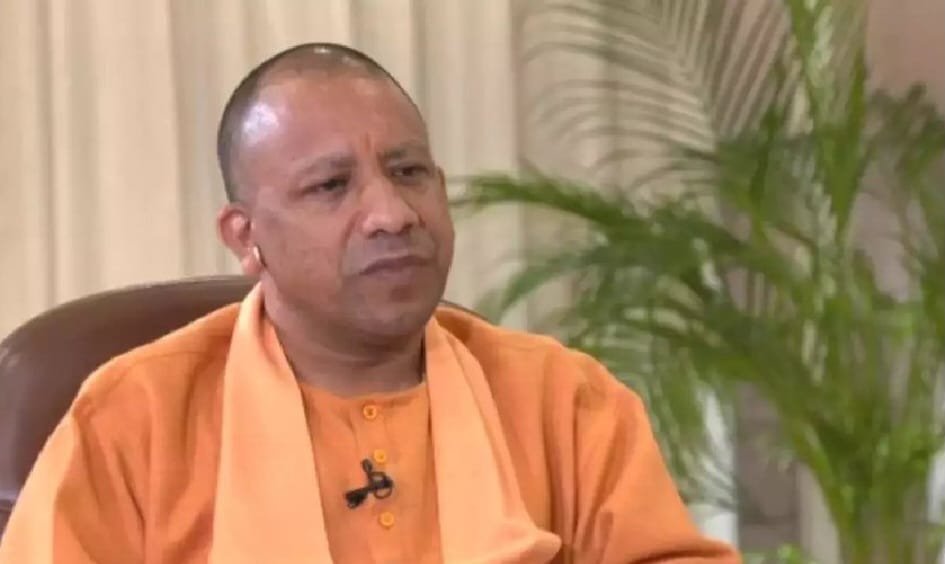 UP CM Yogi Adityanath offer prayers at Badrinath shrine