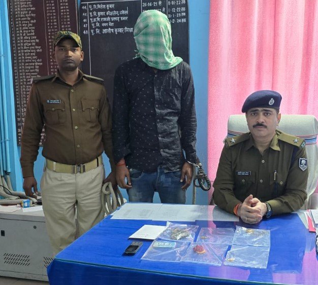Gaya Police arrested an accused invove in robbery along with jewellery and cash