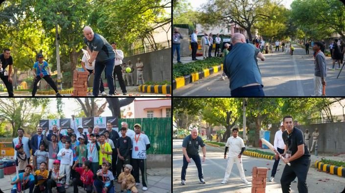 New Zealand Prime Minister Plays Gully Cricket in Delhi, Kapil Dev Acts as Umpire