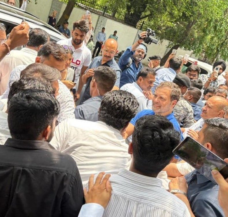 LoP Rahul Gandhi visited Delhi University and interacted with students