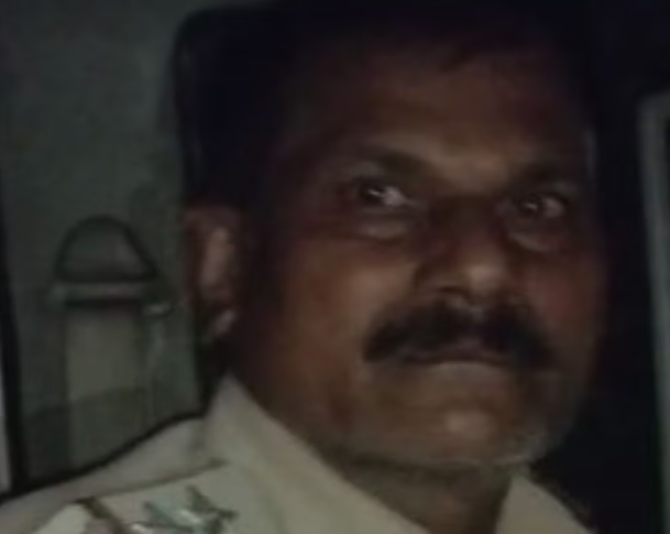 Jehanabad Cop Accused of Drinking on Duty, Video Viral