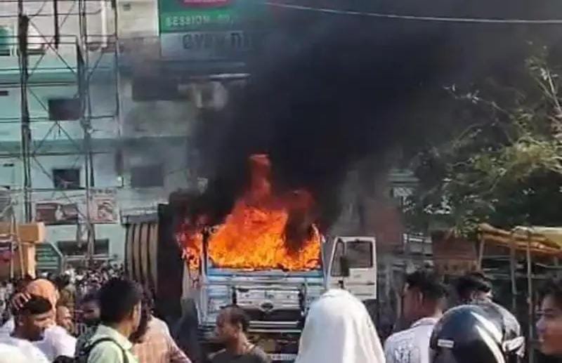 Gaya News: A municipal corporation jamadar died after being hit by a truck