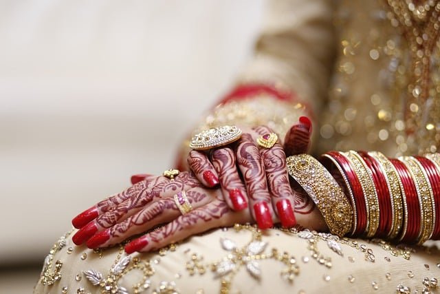 Bride Elopes 10 Days Before Wedding with Jewelry and Cash