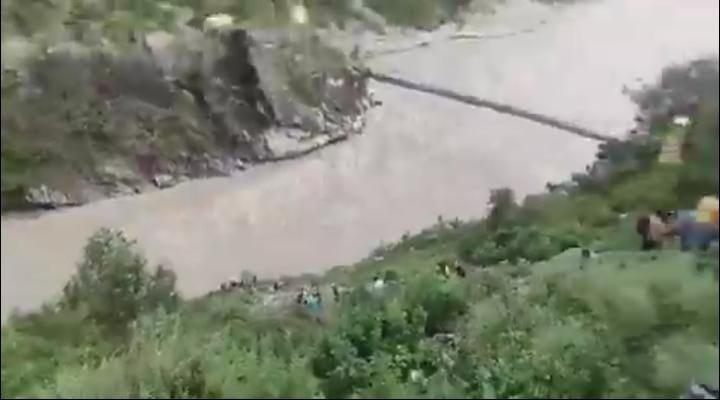 Rudraprayag Bus Accident Bus Falls into Alaknanda, 1 Dead, Many Missing