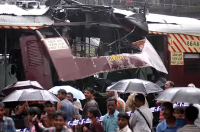 Mumbai Train Blast 2006 High Court Acquits All 12 Accused