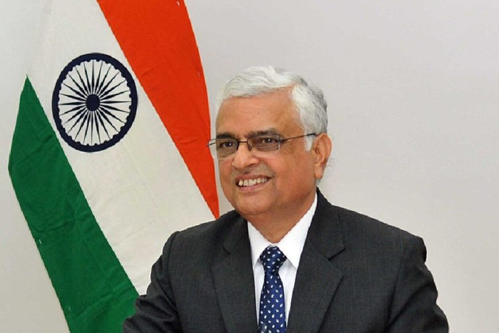 Former CEC backs Rahul Gandhi, seeks probe into fake voters