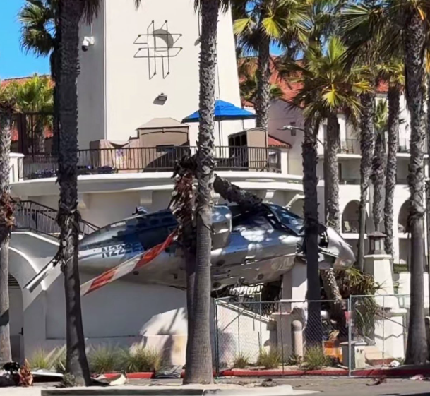 Viral Video: Terrifying Helicopter Crash in California After Takeoff, 5 Injured