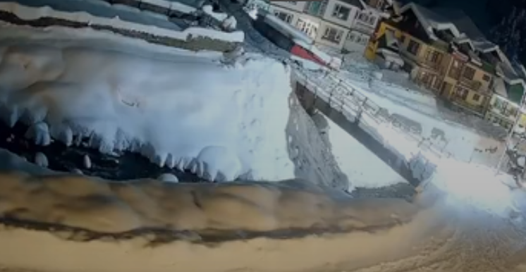 Sonmarg Avalanche Hits, Dramatic Video Goes Viral