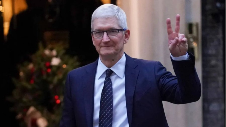 Apple's Tim Cook To Step Down As CEO In September