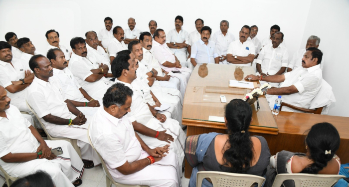 AIADMK Faces Major Revolt in Tamil Nadu