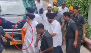 Sukhbir Badal Attacked at Nanded Gurdwara