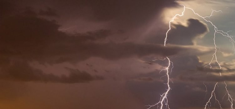 Bihar Weather Alert IMD Issues Red Warning for Patna and 7 Districts Amid Thunderstorms and Torrential Rain