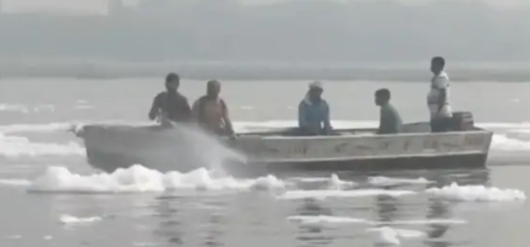 Delhi Jal Board sprays chemicals to dissolve toxic foam in Yamuna