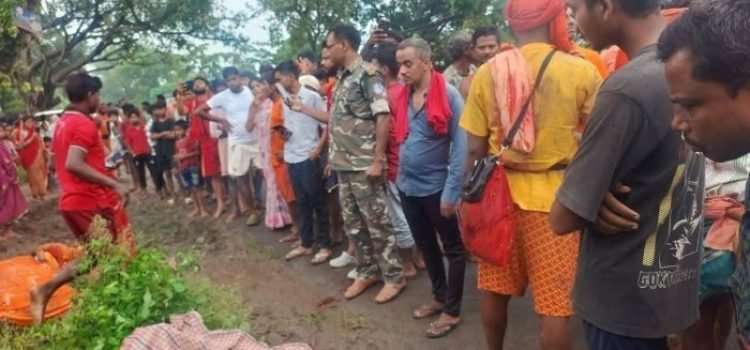 Deoghar Bus Tragedy 18 Kanwariyas Killed in Collision