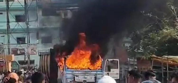 Gaya News: A municipal corporation jamadar died after being hit by a truck