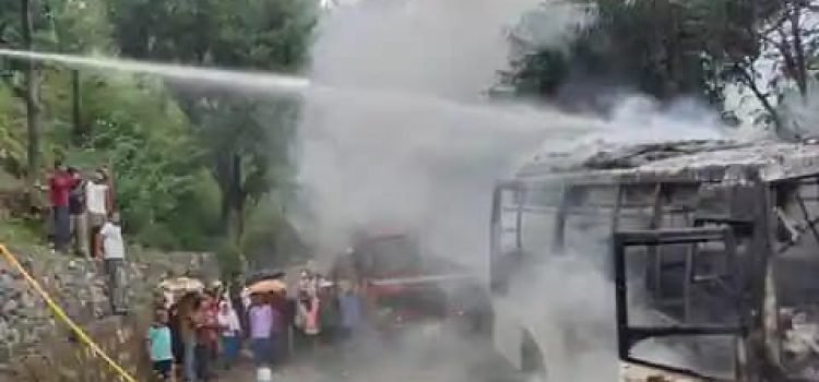 Gujarat pilgrims bus caught fire going to char dham yatra