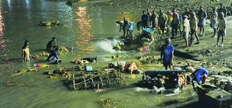 Jalpaiguri flash flood  8 dead during idol immersion