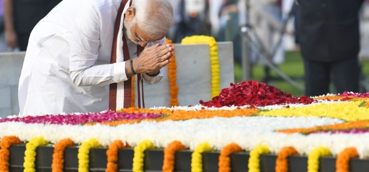 PM-Modi-pays-tribute