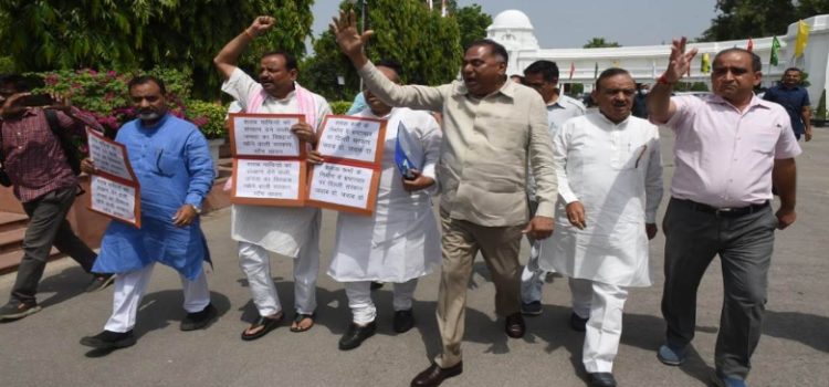 Protesting AAP MLAs to stay overnight in assembly seeking probe