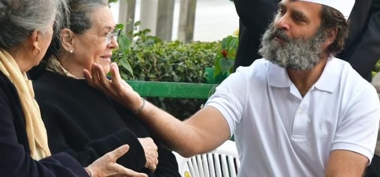 Rahul Gandhi with his Mother Soioa Gandhi