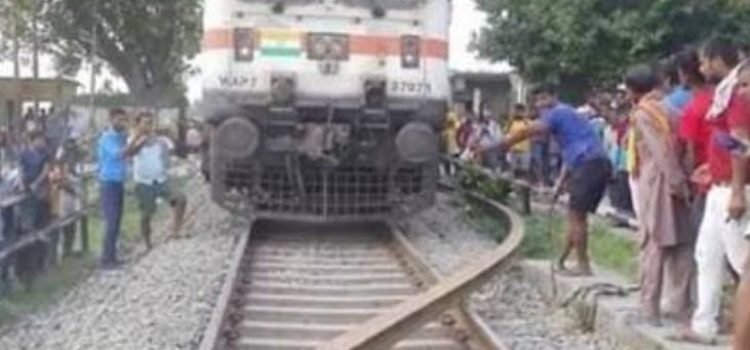 Saptakranti Express narrowly escape accident in Bihar