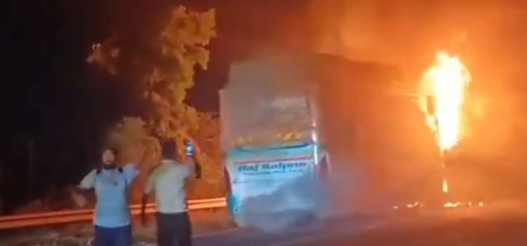 Yamuna Expressway Bus Fire, 9 Dead
