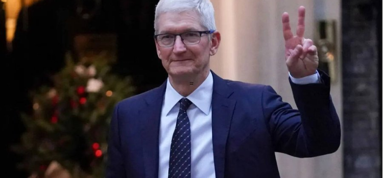 Apple's Tim Cook To Step Down As CEO In September