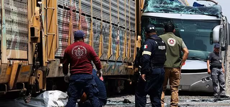 Mexico Train Bus Crash: 10 Dead, Over 40 Injured