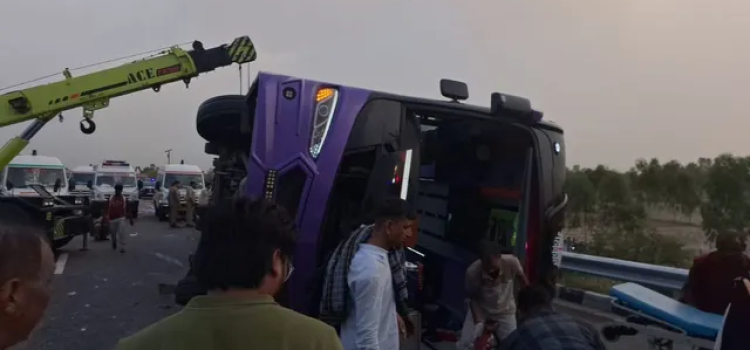 Agra-Lucknow Expressway Bus Accident: 6 Dead