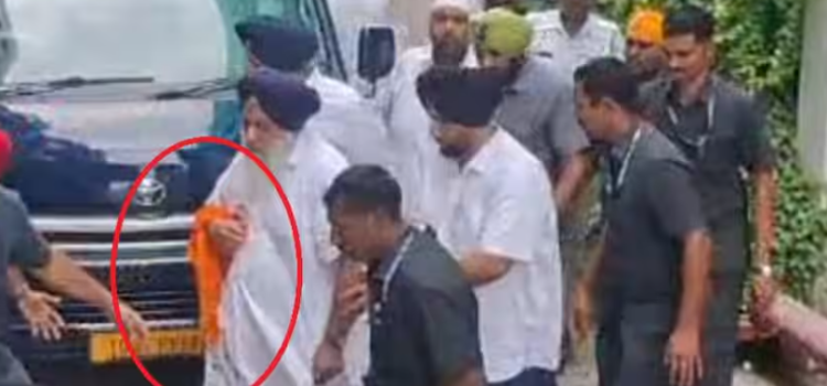 Sukhbir Badal Attacked at Nanded Gurdwara