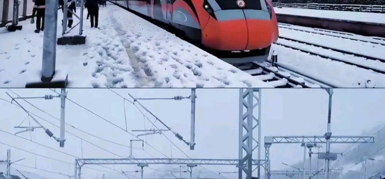 Vande Bharat Runs Through Snow