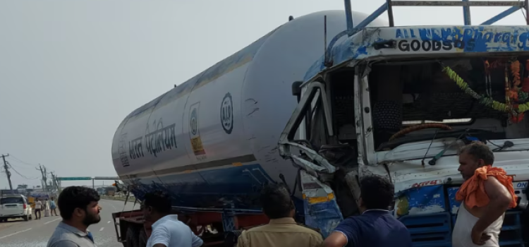 Major Explosion Averted in Jehanabad as LPG Tanker and Truck Collide — Driver's Quick Thinking Saves Lives
