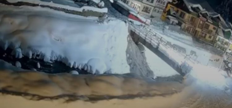 Sonmarg Avalanche Hits, Dramatic Video Goes Viral